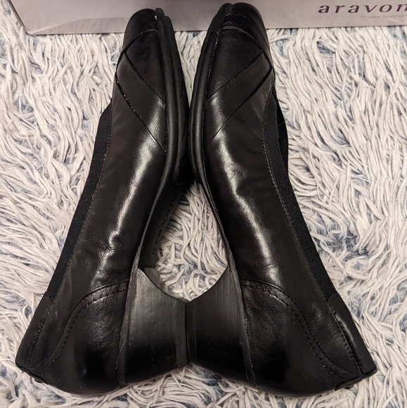 Aravon (by New Balance) Patsy Leather Dress Slip On Pumps in Black, Size 9 - Picture 5 of 12